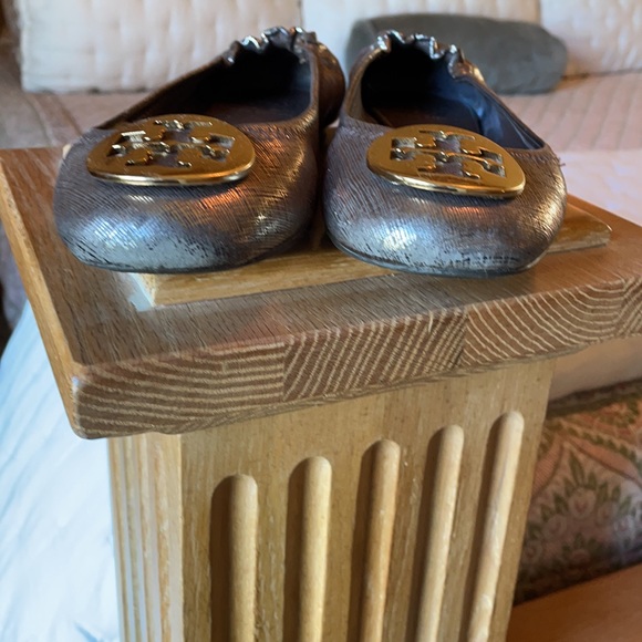 Tory Burch gold ballet flats - Picture 5 of 5